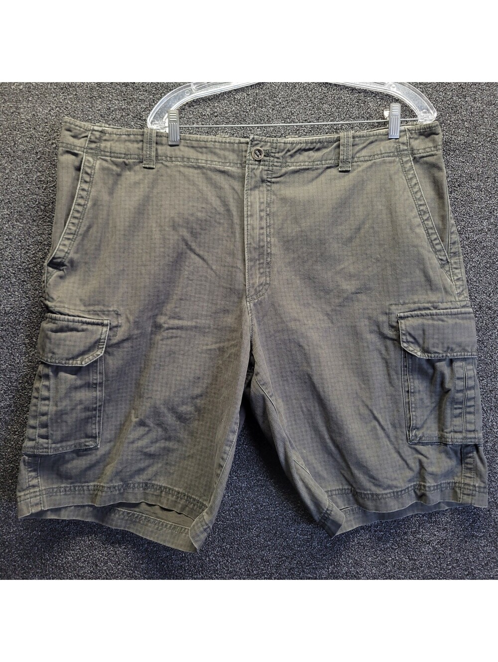 Izod Men’s Cargo Shorts Men's Sz 42 Hiking Walking Outdoors Rock Washed Brown